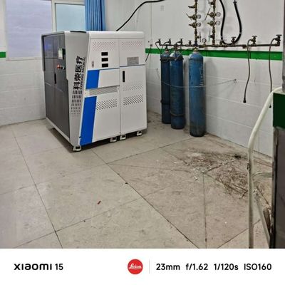Système de production de gaz d'oxygène de qualité médicale à fonctionnement automatique