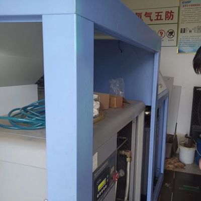 Appareil de séparation d'oxygène par compresseur d'air sur site avec réservoir de bouteilles